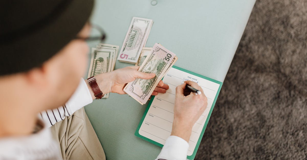 ¿Qué gastos debo incluir en el cálculo de mi fondo de emergencia?