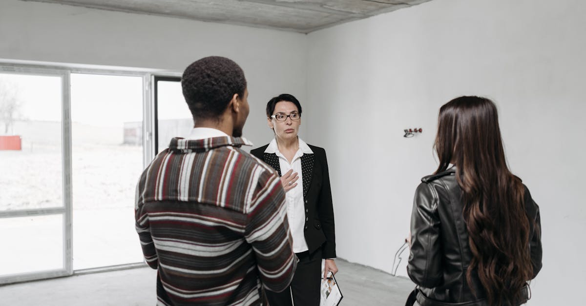 What's the difference between fixed and adjustable rate mortgages?